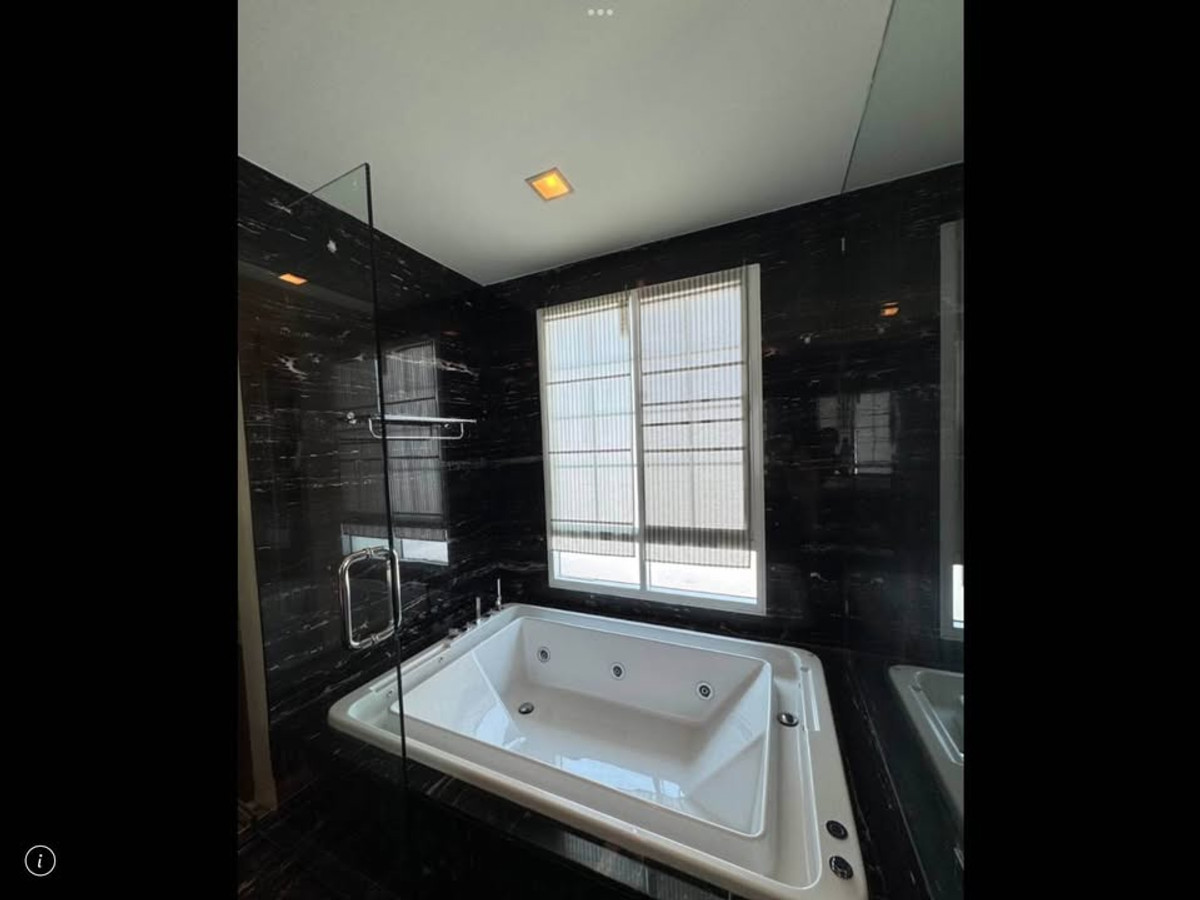 ให้เช่าบ้านบางนา แบริ่ง ลาซาล : บ้ารหรู 4 ห้องนอน ที่โครงการ Narasiri Bangna Km.10, Please Contact: 0828944624