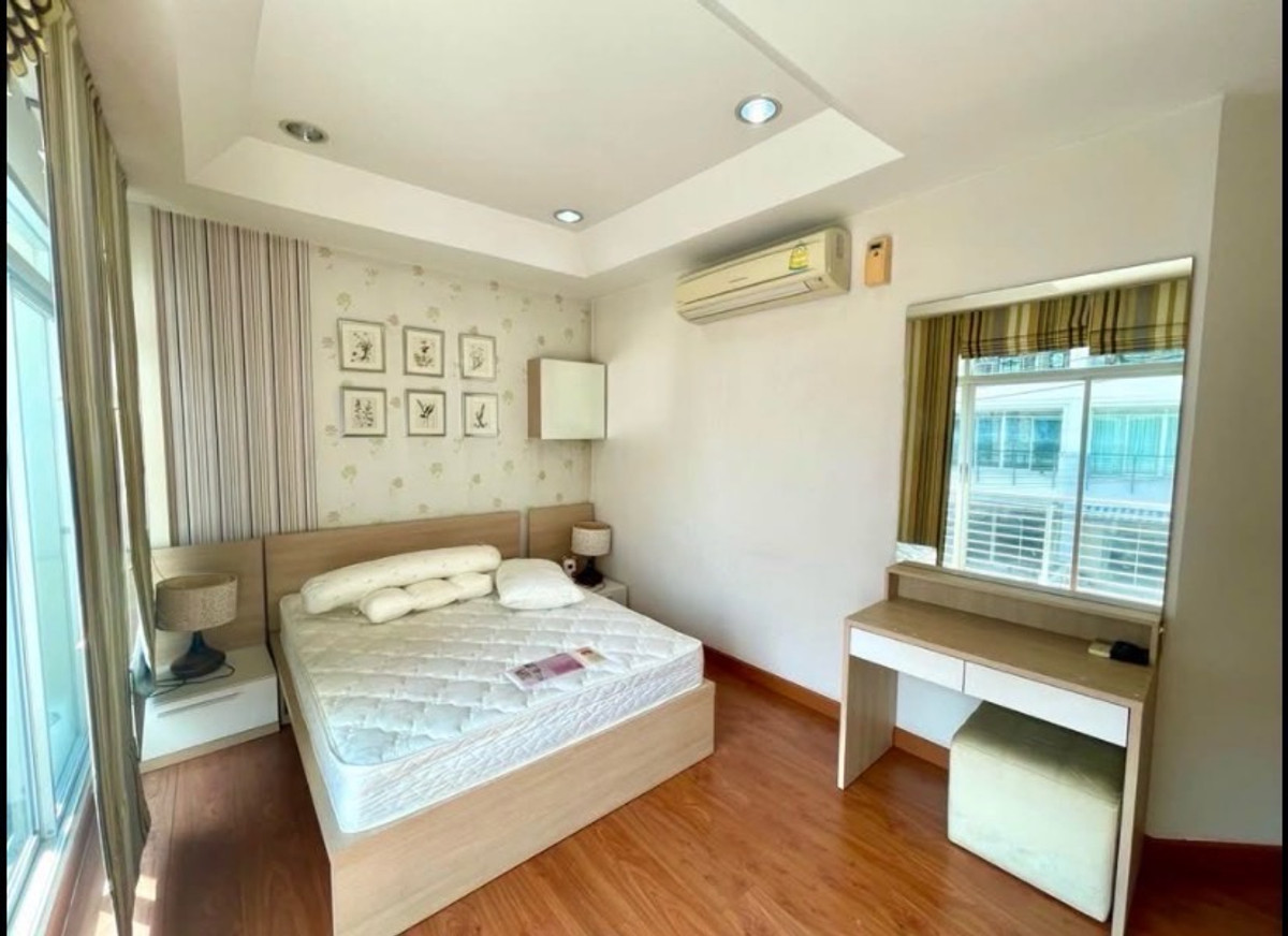 For RentTownhomeThaphra, Talat Phlu, Wutthakat : House for rent, Klang Muang, Sathorn, Taksin, 1 project, near BTS Wutthakat.