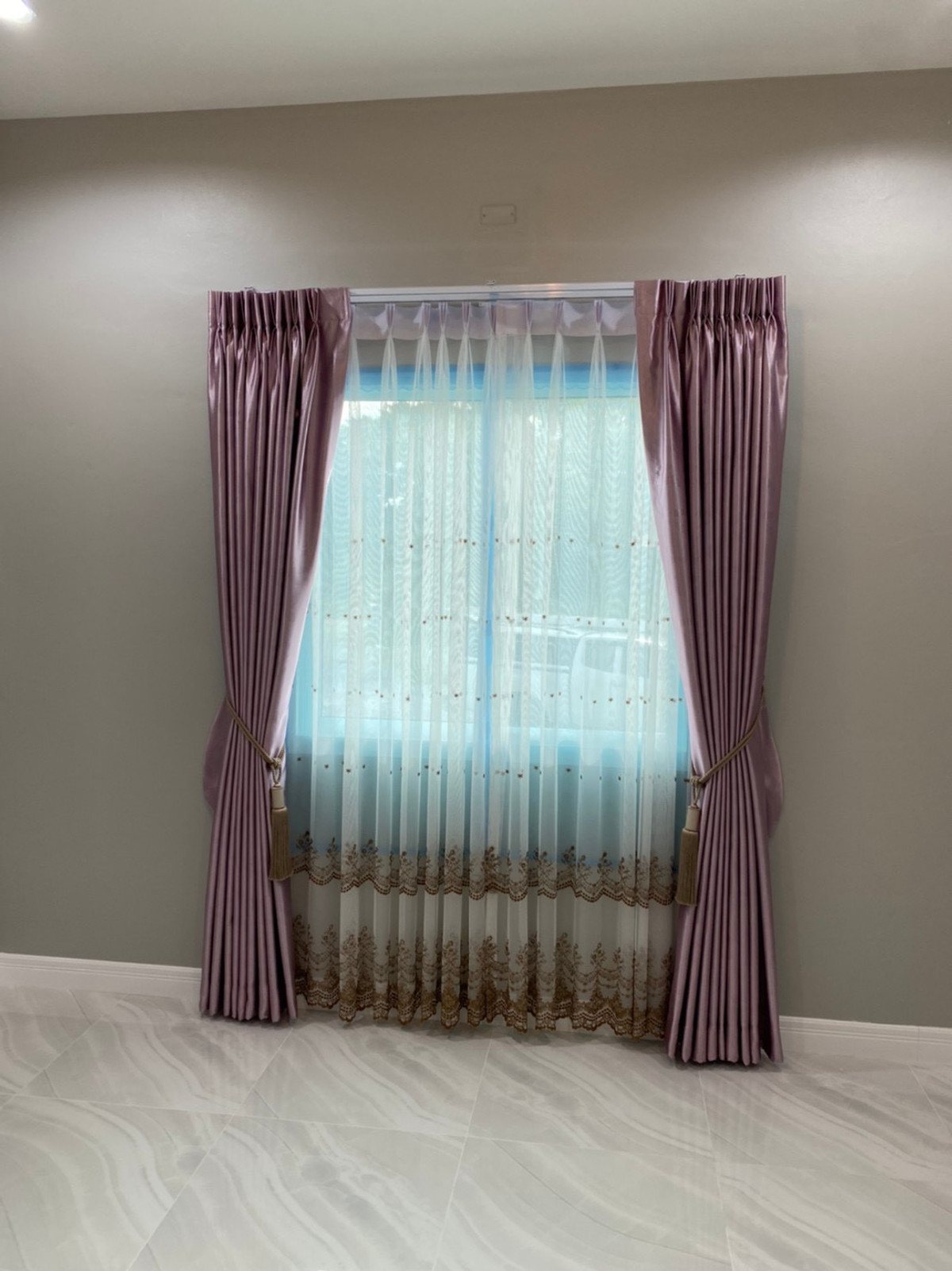 บ้านนครปฐม : 💥 ขายบ้านใหม่บนที่ดินใหญ่  เมืองนครปฐม (ที่ดินเกือบครึ่งไร่กว่าแบบนี้ หายากมาก!)  บรรยากาศเหมือนรีสอร์ทส่วนตัว  ล้อมรอบด้วยต้นไม้ใหญ่ ลมดีทั้งวัน เงียบสงบ เป็นส่วนตัวมาก บ้านตั้งบนที่ดอน น้ำไม่ท่วม