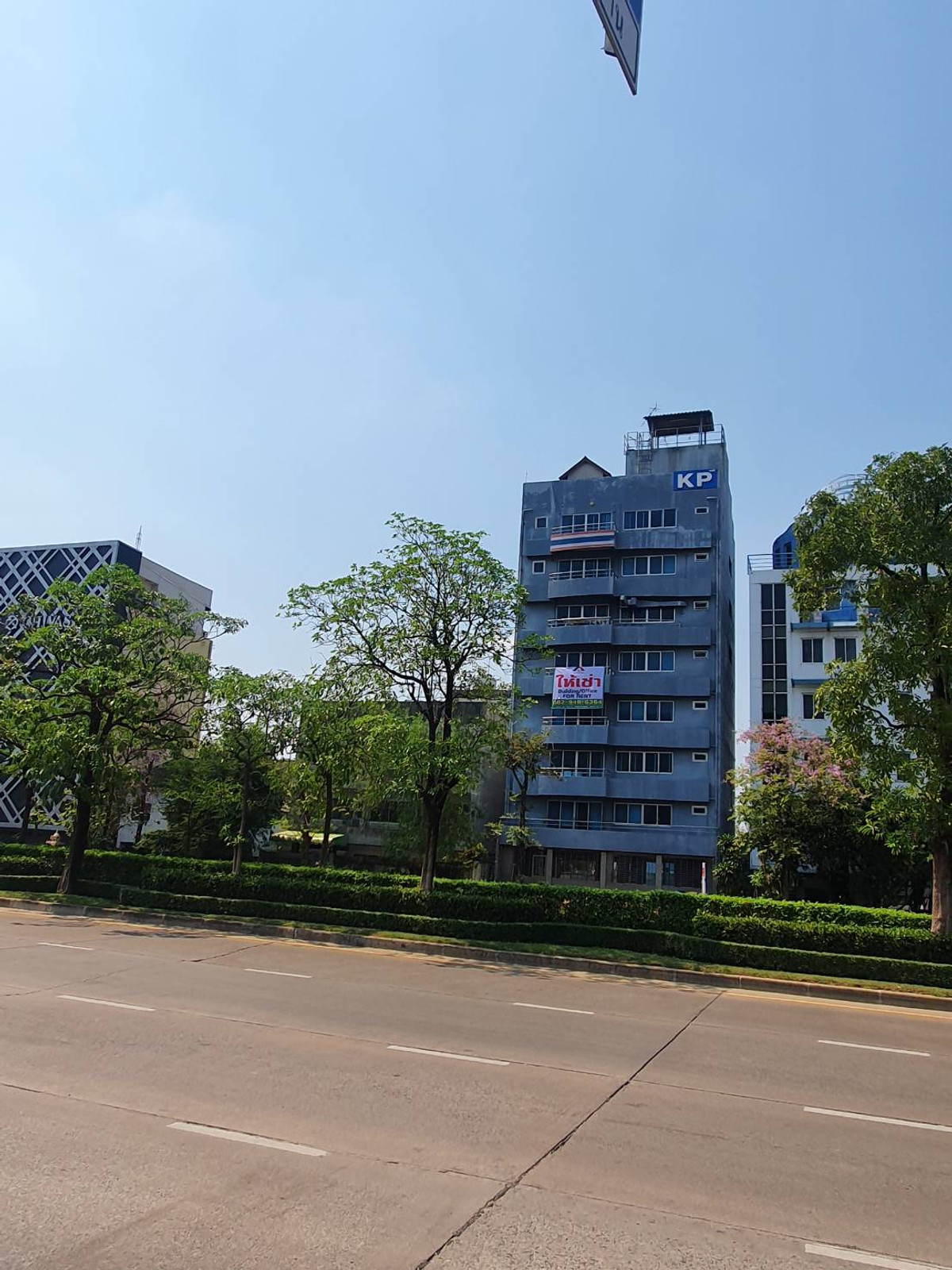 For RentOfficeRama9, Petchburi, RCA : Office for rent, Office for Rent, next to Ekkamai Road, Rama 9, good location, convenient travel.