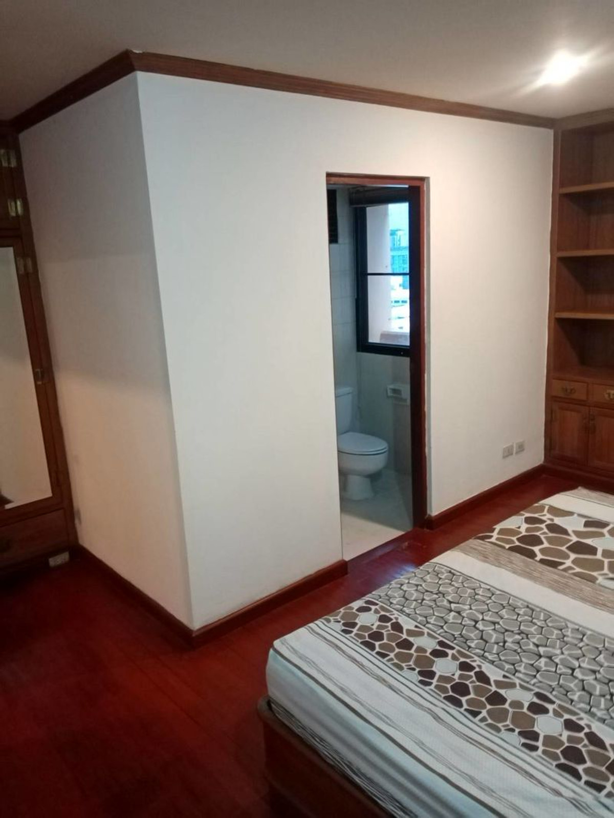 ให้เช่าคอนโดสุขุมวิท อโศก ทองหล่อ : Le Premier Asoke 300 sq.m. Please add LINE ID @806qphgn o8415o5483