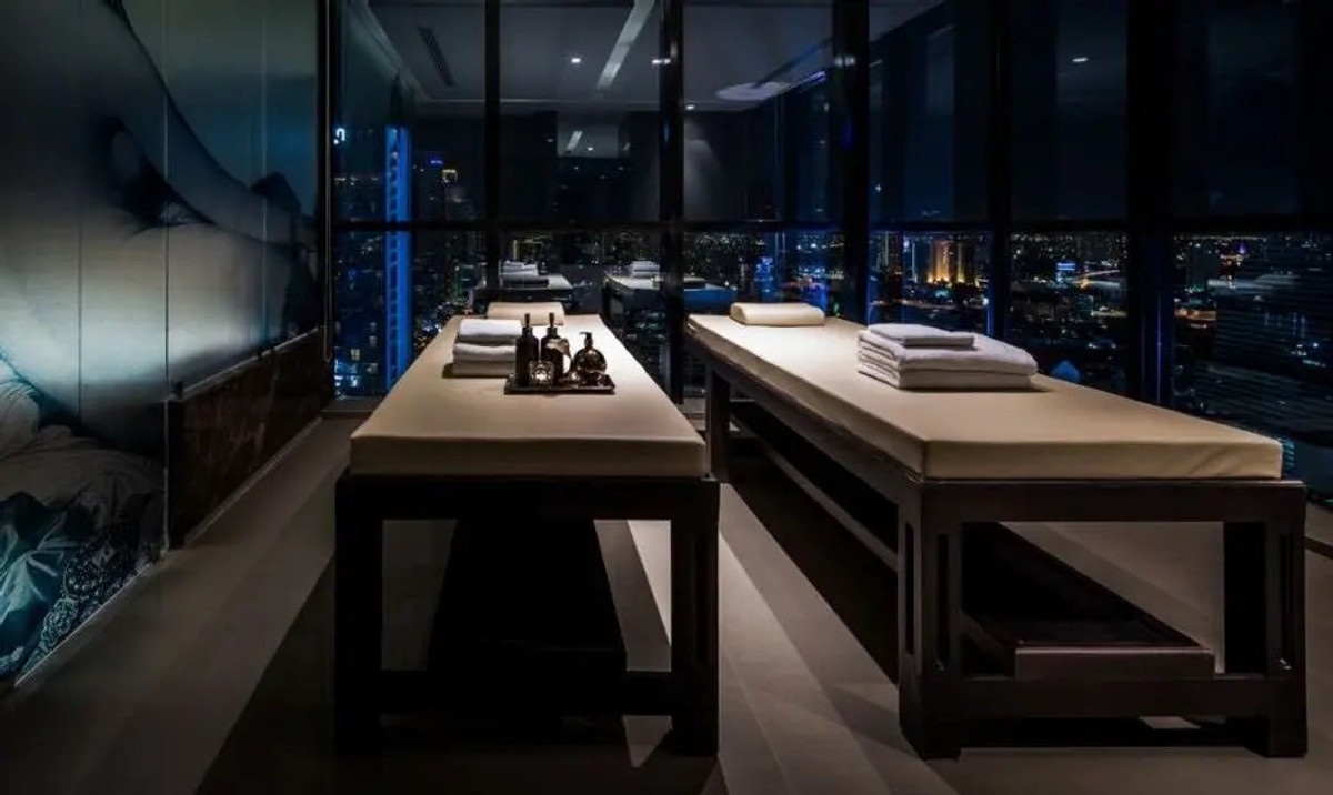 For RentCondoSilom, Saladaeng, Bangrak : ✨High-Ceiling Luxury Unit for Rent! M Silom Narathiwas | Urban Lifestyle with Top-tier Facilities ❤️