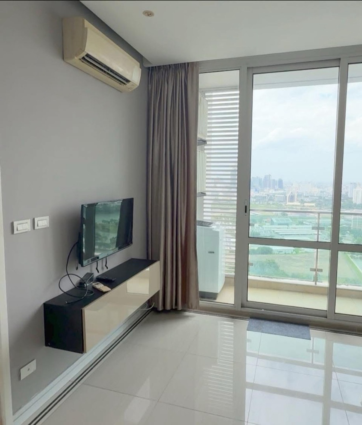 ให้เช่าคอนโดพระราม 9 เพชรบุรีตัดใหม่ RCA : ให้เช่า TC Green rama 9(ทีซี กรีน พระราม9) 1 ห้องนอน 1ห้องน้ำ 38 ตรม.  ตึก B ชั้น 30 วิวเมืองสวย ไม่บล็อค เฟอร์และเครื่องใช้ไฟฟ้าครบ 14,000 บาท