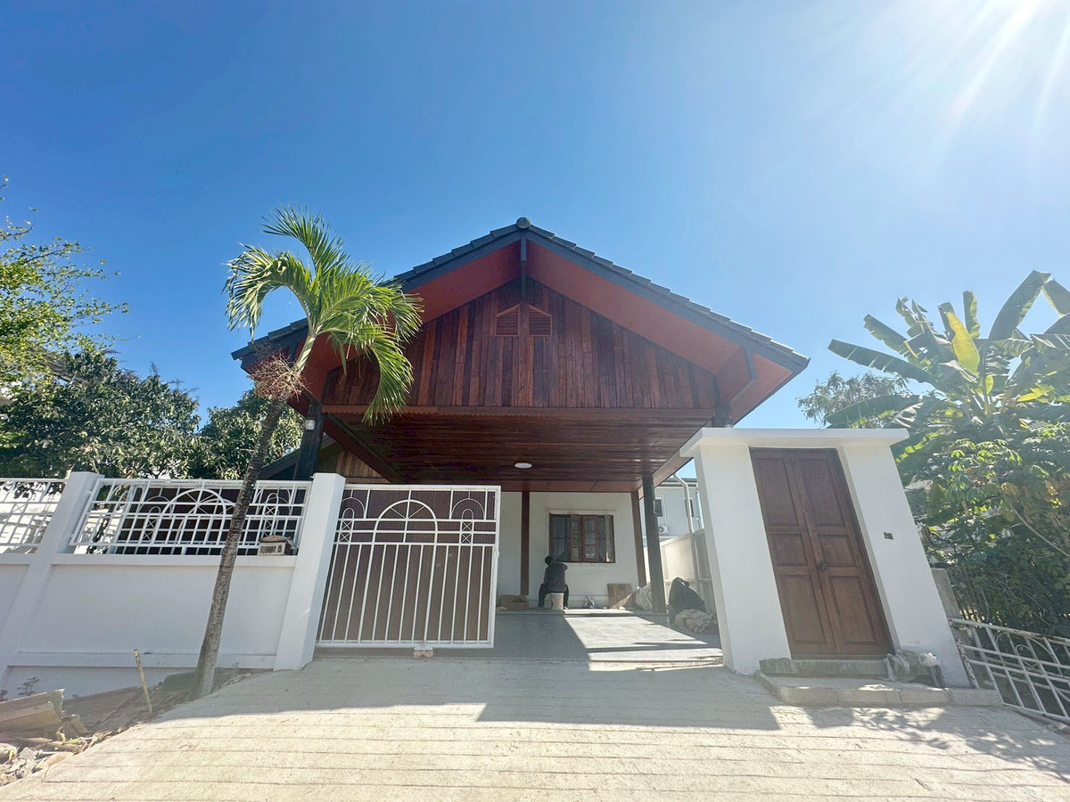 For RentHouseChiang Mai : House for rent - near Prince Royals College, just 5 minutes, rent 33,000 baht / month, property code: No.1H671