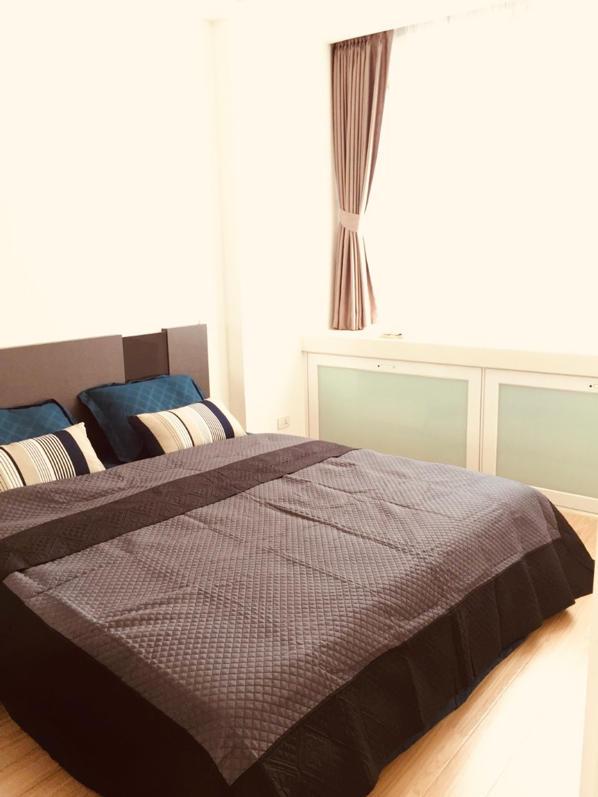 For RentCondoRama9, Petchburi, RCA : P-12655 Stunning City View 1-Bed at T.C. Green, 5 Mins to MRT Rama 9! 15,000 THB Line Id @easythaihome 085-592-2897