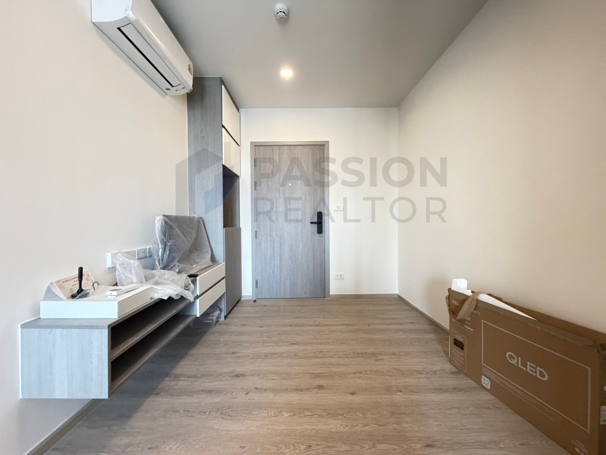 For RentCondoPinklao, Charansanitwong : 🏢 For Rent (Not Pet Friendly): Origin Plug and Play Sirindhorn 🛏 Type: 1 bedroom, 1 bathroom 📏 Size: 55 sq m. 💰 Price: 25,000 baht/month 📍 Location: Near the BTS, convenient travel.