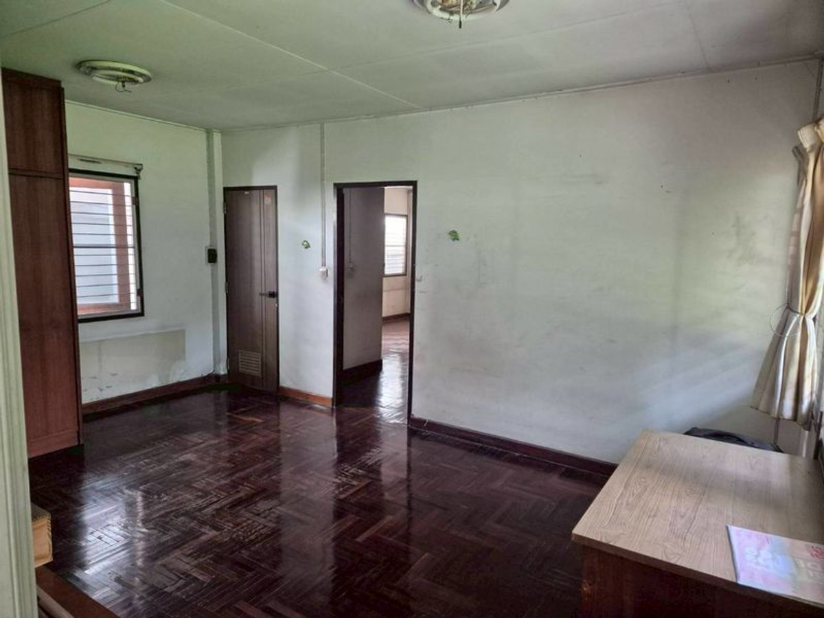 For RentRetail SpaceSukhumvit, Asoke, Thonglor : Business space for rent, shops, restaurants, Asoke, Sukhumvit area, size 96 sq m. Can be rented for other businesses. Good location near amenities 5 minutes to BTS Asoke and MRT Sukhumvit