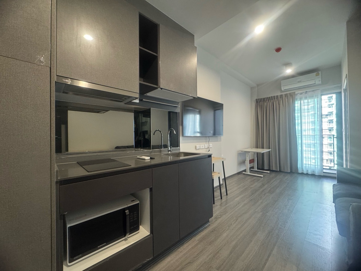 For SaleCondoSiam Paragon ,Chulalongkorn,Samyan : IDEO Chula–Samyan, location in the heart of Samyan, near Chula, size 34 sq m. (sold with tenant)
Price 6.49 million baht
Phat 064-642-8664
Nui 094-624-2014