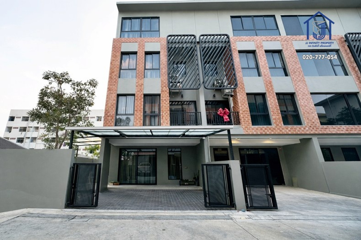 For SaleTownhomeChokchai 4, Ladprao 71, Ladprao 48, : Townhome for sale, 3.5 floors, Britloft project, Chokchai 4 Road, Intersection 28, near MRT Chokchai 4 Station, ready to move in.