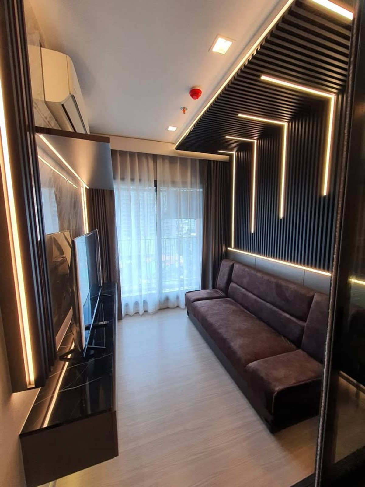 For RentCondoRama9, Petchburi, RCA : Condo for Rent Life Asoke Hype