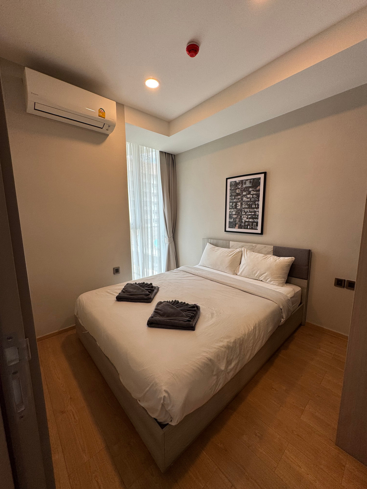 ให้เช่าคอนโดสุขุมวิท อโศก ทองหล่อ : **FOR RENT: Chewathai Residence Thonglor | 1 Bed (33sqm) | Closed Kitchen | Private View 🌿 Only 27,000 THB! negotiable**