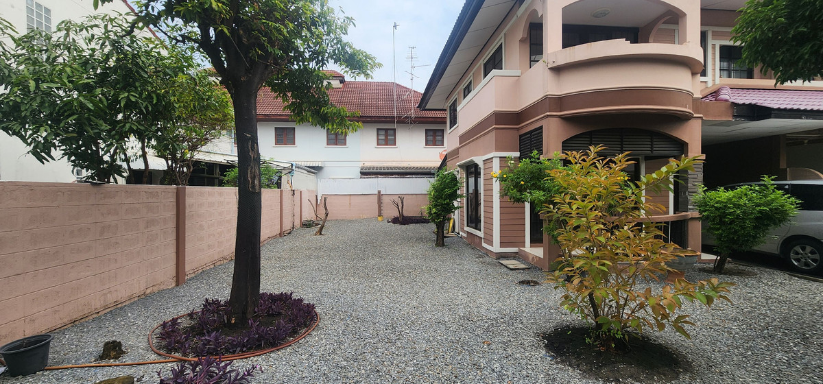 ขายนนทบุรี บางใหญ่ บางบัวทอง : 95725 - ขายบ้านแฝด 2 ชั้น โครงการซื่อตรง รัตนาธิเบศร์ - ไทรม้า บ้านเปล่าสภาพดี พร้อมให้เจ้าของใหม่ตกแต่งหรือรีโนเวทต่อได้ตามสไตล์