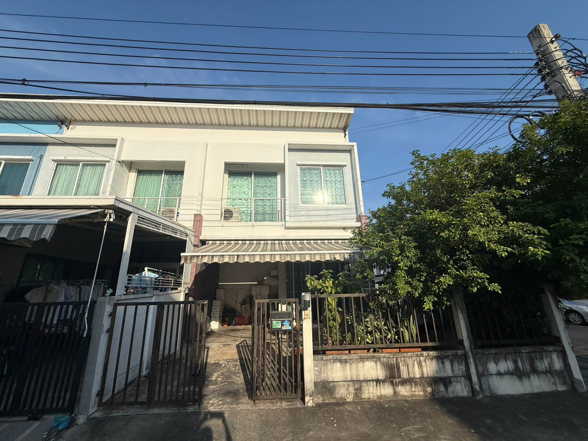 For SaleTownhomeRathburana, Suksawat : Townhome for Sale with Existing Tenant An Investment Property for Buyers Who Don’t Want to Start from Zero The Pleno Suksawat 30**