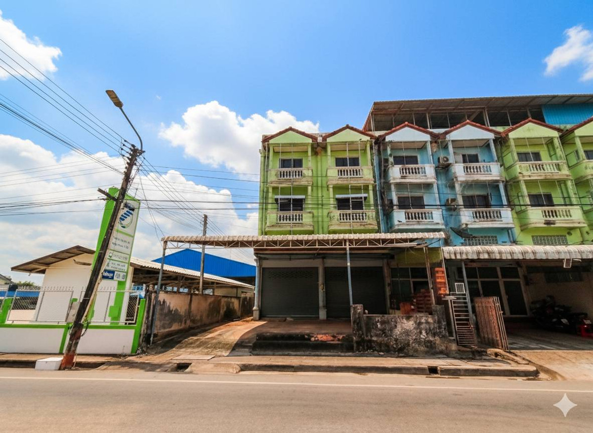 For SaleShop HouseChachoengsao : 95718 - Commercial building for sale, prime location, 4 floors, 2 units, hit through, in the heart of Phanom Sarakham - next to the main road, main business area of ​​Chachoengsao!