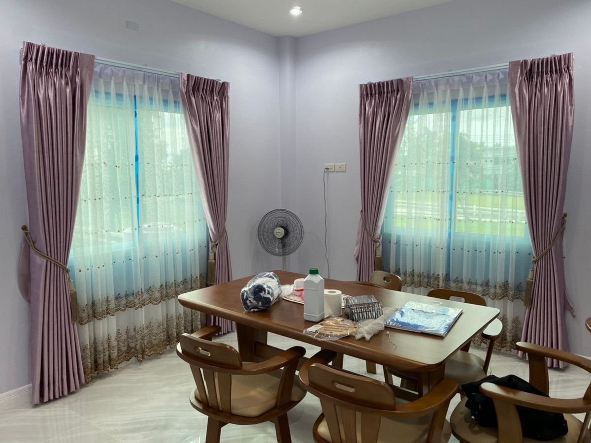 บ้านนครปฐม : 💥 ขายบ้านใหม่บนที่ดินใหญ่  เมืองนครปฐม (ที่ดินเกือบครึ่งไร่กว่าแบบนี้ หายากมาก!)  บรรยากาศเหมือนรีสอร์ทส่วนตัว  ล้อมรอบด้วยต้นไม้ใหญ่ ลมดีทั้งวัน เงียบสงบ เป็นส่วนตัวมาก บ้านตั้งบนที่ดอน น้ำไม่ท่วม