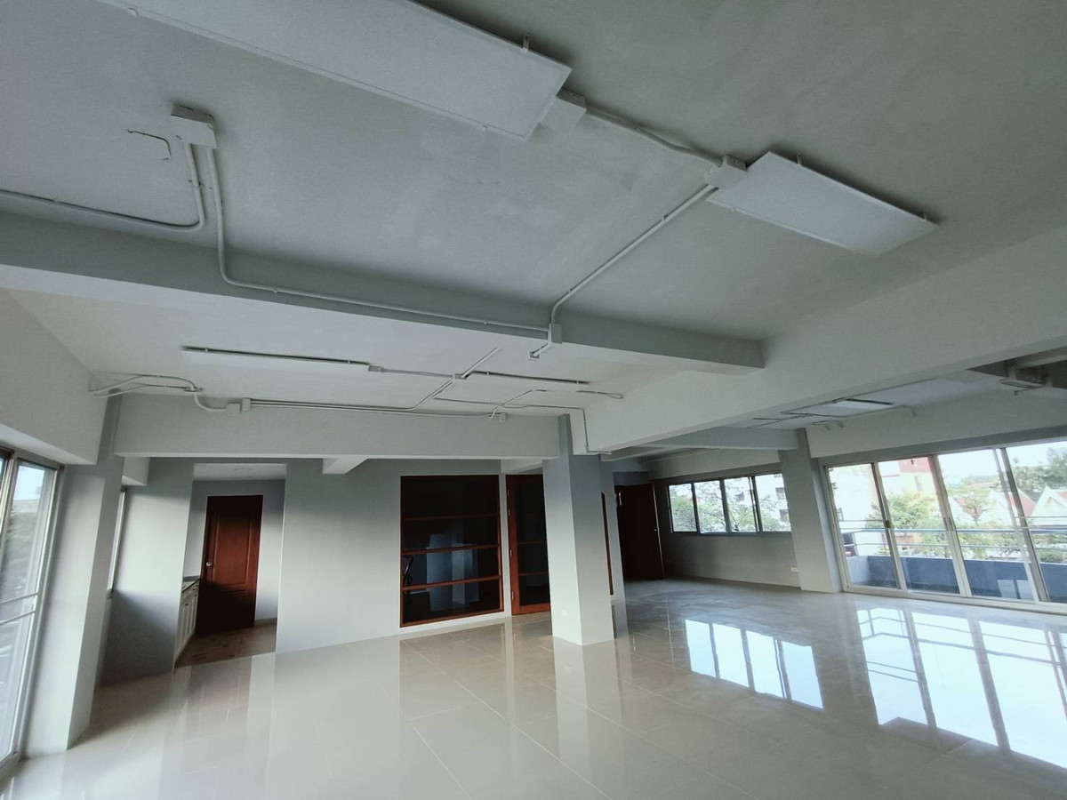 ให้เช่าสำนักงานพระราม 9 เพชรบุรีตัดใหม่ RCA : 🔰New ให้เช่า สำนักงาน Office for Rent ติดถนนเอกมัยพระราม9 ทำเลดี เดินทางสะดวก 