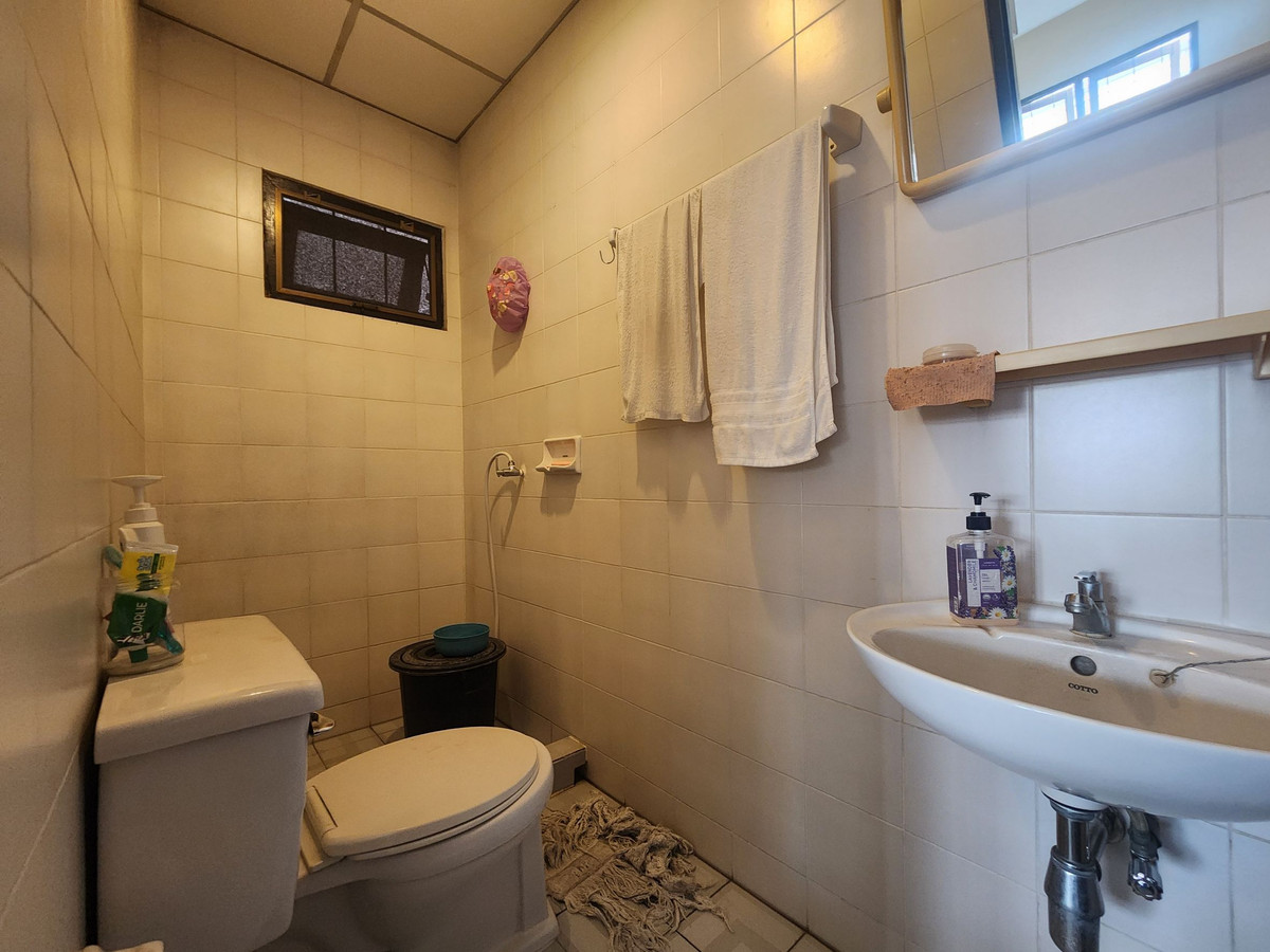 ขายนนทบุรี บางใหญ่ บางบัวทอง : 95725 - ขายบ้านแฝด 2 ชั้น โครงการซื่อตรง รัตนาธิเบศร์ - ไทรม้า บ้านเปล่าสภาพดี พร้อมให้เจ้าของใหม่ตกแต่งหรือรีโนเวทต่อได้ตามสไตล์