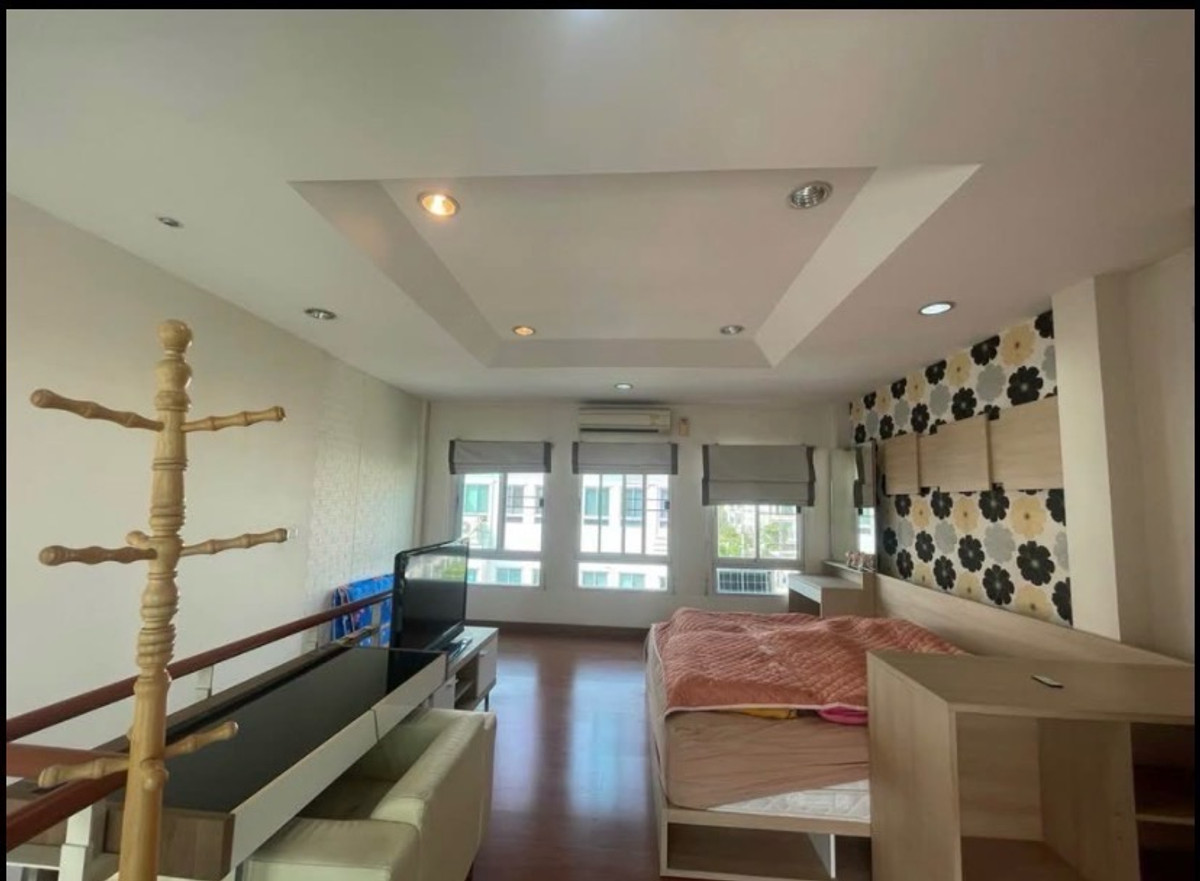 For RentTownhomeThaphra, Talat Phlu, Wutthakat : House for rent, Klang Muang, Sathorn, Taksin, 1 project, near BTS Wutthakat.