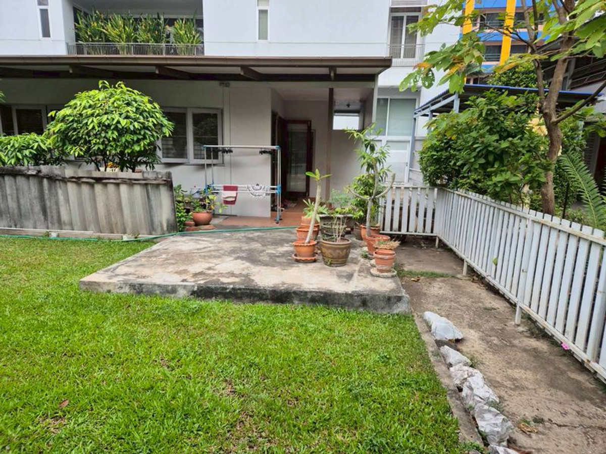 For RentRetail SpaceSukhumvit, Asoke, Thonglor : Business space for rent, shops, restaurants, Asoke, Sukhumvit area, size 96 sq m. Can be rented for other businesses. Good location near amenities 5 minutes to BTS Asoke and MRT Sukhumvit