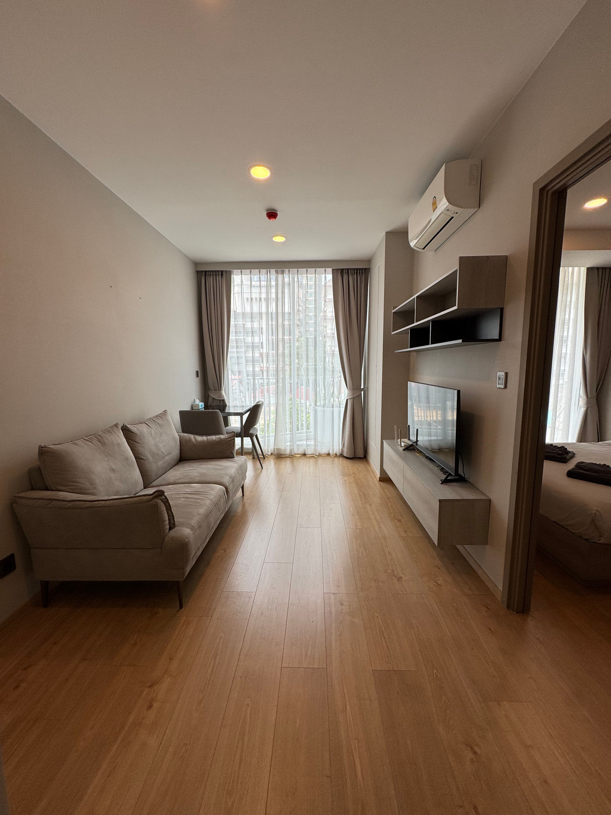 ให้เช่าคอนโดสุขุมวิท อโศก ทองหล่อ : **FOR RENT: Chewathai Residence Thonglor | 1 Bed (33sqm) | Closed Kitchen | Private View 🌿 Only 27,000 THB! negotiable**