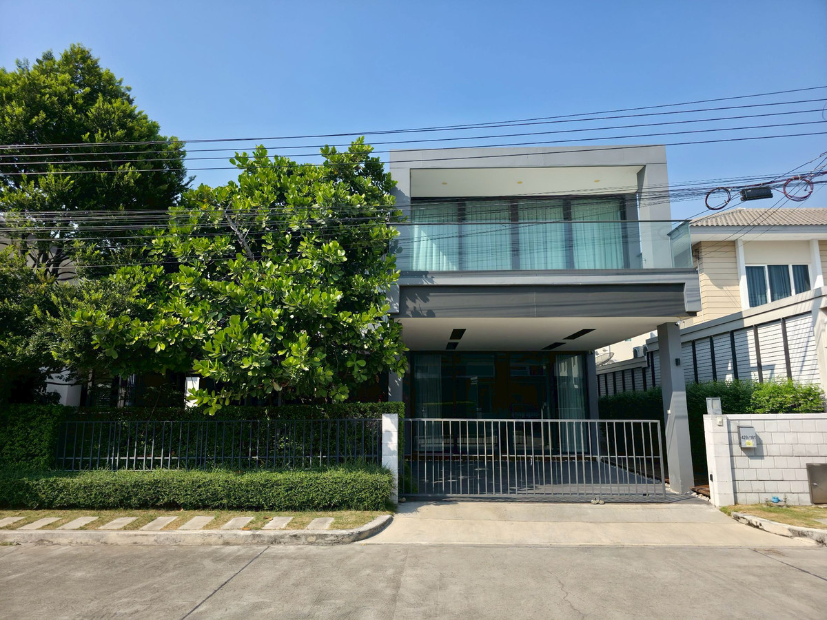 For SaleHouseRathburana, Suksawat : 🏡 Luxury detached house for sale, Centro Suksawat-Rama 3 | Premium level decorations worth more than 6 million baht! ​Experience superiority with a home designed for perfect living. In a location with potential to enter and exit in 2 ways, both Suksawat 6