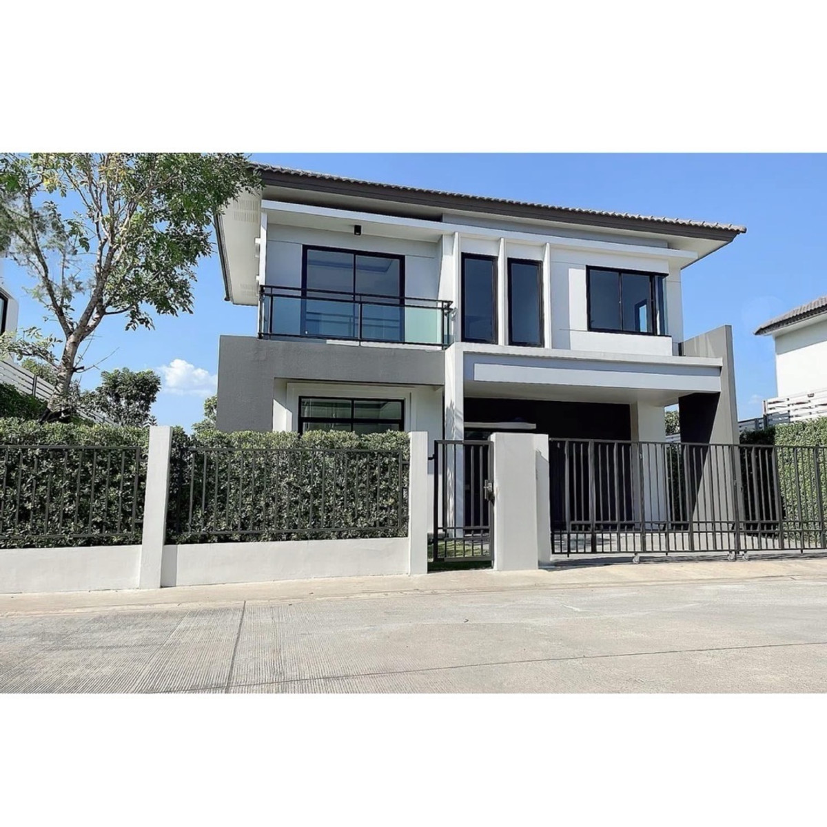 ขายบ้านนวมินทร์ รามอินทรา : ที่ดินใหญ่ แต่งครบ ด้านหน้าโครงการ ใกล้คลับเฮ้าส์ ขายแกรนด์ บริทาเนีย วงแหวน-รามอินทรา