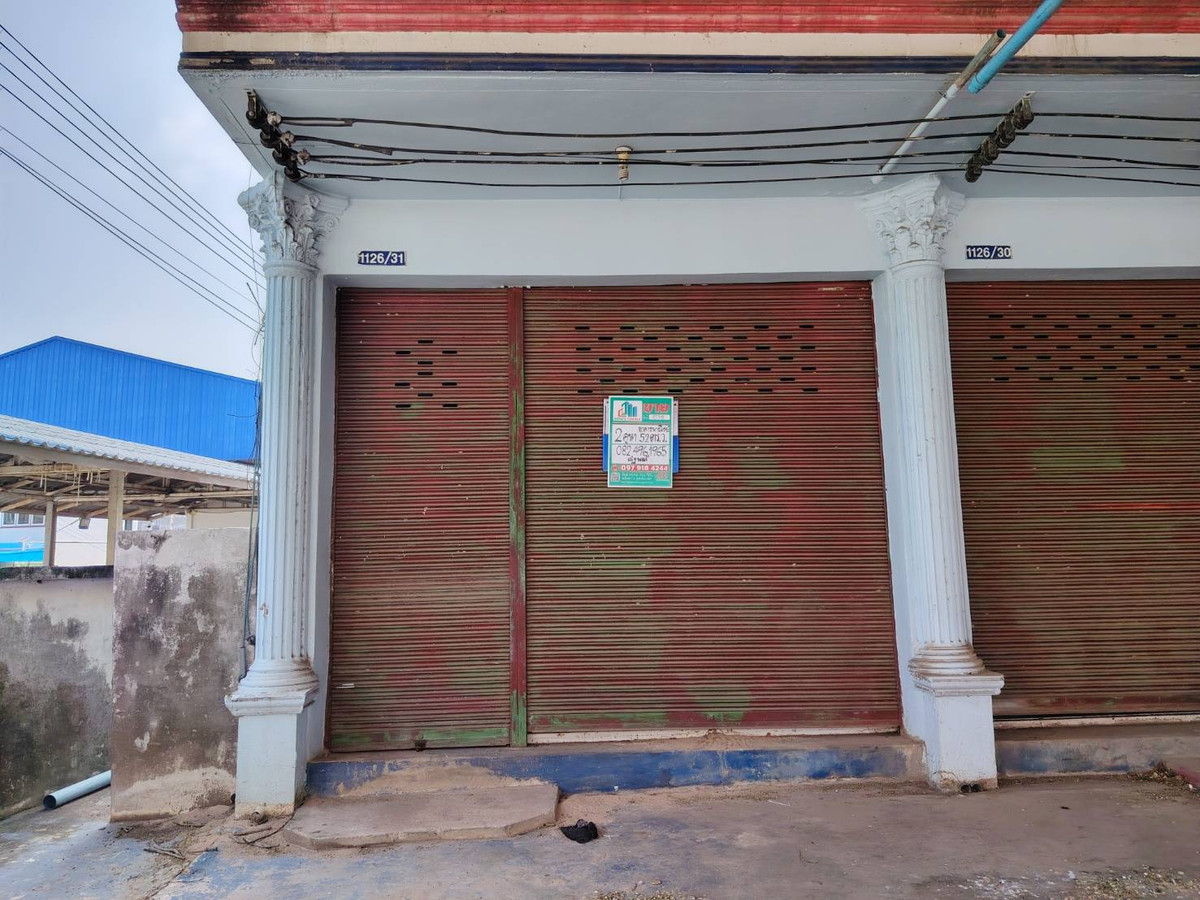 For SaleShop HouseChachoengsao : 95718 - Commercial building for sale, prime location, 4 floors, 2 units, hit through, in the heart of Phanom Sarakham - next to the main road, main business area of ​​Chachoengsao!