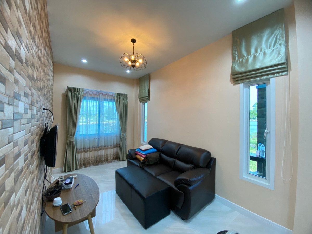 บ้านนครปฐม : 💥 ขายบ้านใหม่บนที่ดินใหญ่  เมืองนครปฐม (ที่ดินเกือบครึ่งไร่กว่าแบบนี้ หายากมาก!)  บรรยากาศเหมือนรีสอร์ทส่วนตัว  ล้อมรอบด้วยต้นไม้ใหญ่ ลมดีทั้งวัน เงียบสงบ เป็นส่วนตัวมาก บ้านตั้งบนที่ดอน น้ำไม่ท่วม