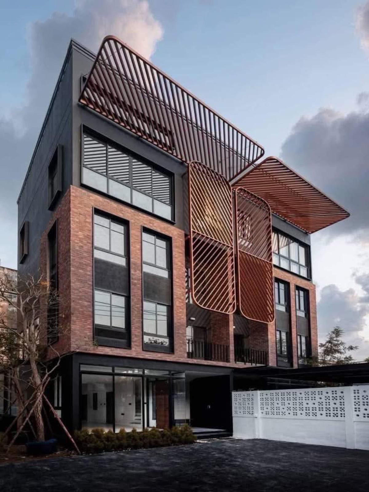 เกษตร นวมินทร์ ลาดปลาเค้า : ขายและให้เช่า บ้าน 3.5 ชั้น ตกแต่งสวยงาม ย่านลาดปลาเค้า-ประเสริฐมนูกิจ ใกล้นวมินทร์ ซิตี้ อเวนิว เพียง 1.6 กม.