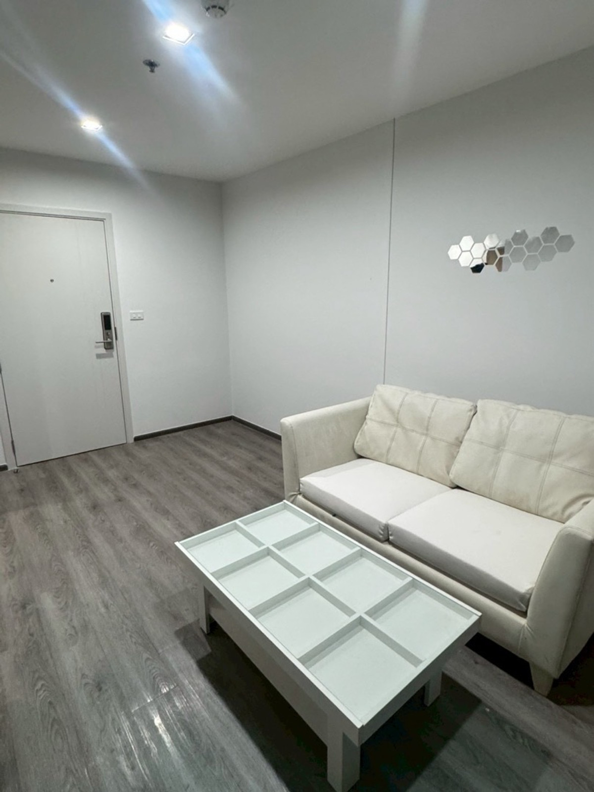 For RentCondoPattanakan, Srinakarin : Condo for rent urgently near Airport link Hua Mak, MRT Hua Mak, Rich Park@Triple Station 🙏🏻