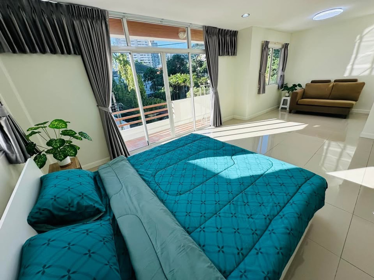 For RentTownhomeSukhumvit, Asoke, Thonglor : Baan Now 5 bedrooms, 5 bathrooms, Sukhumvit 31, Please Contact: 0828944624