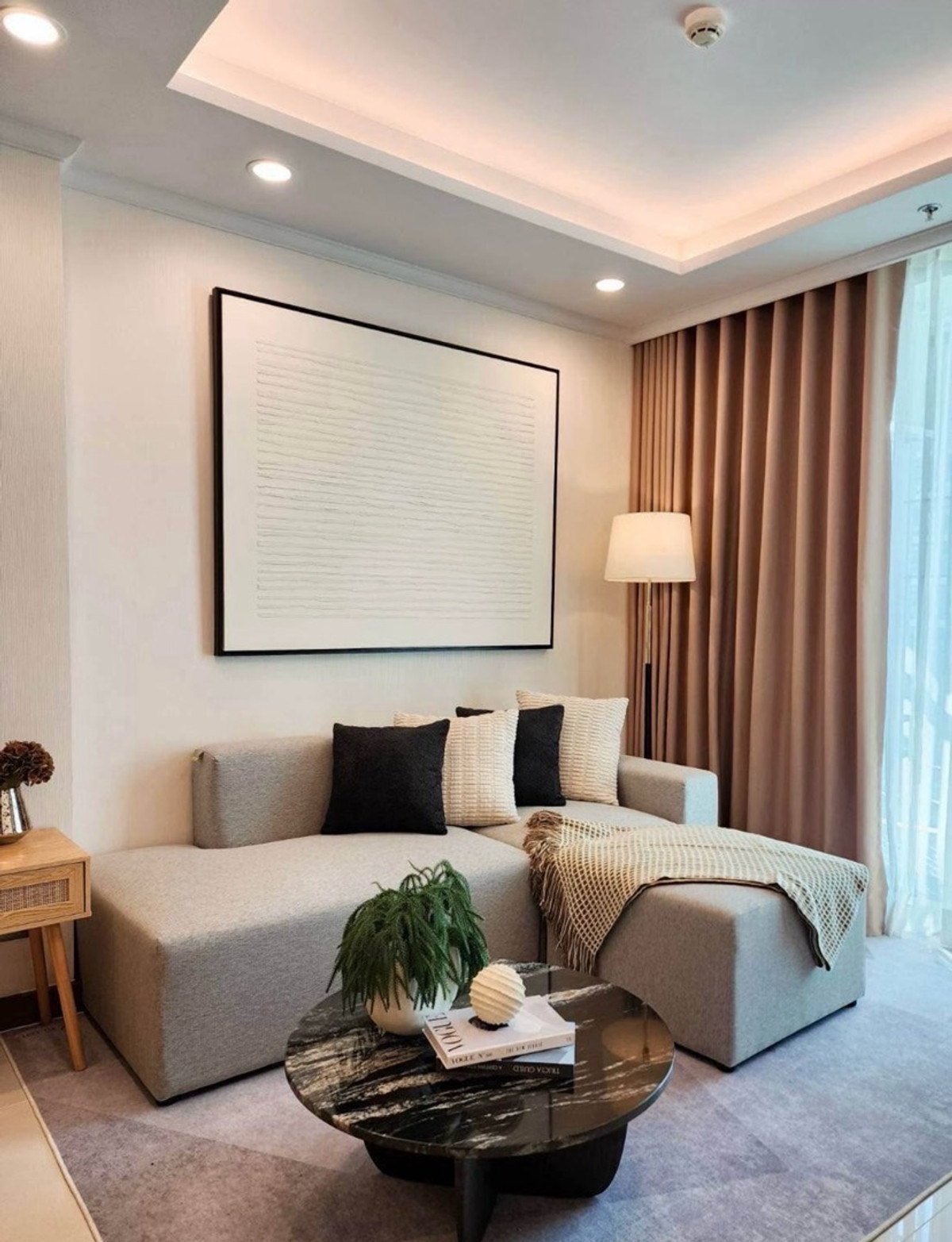 ให้เช่าคอนโดสุขุมวิท อโศก ทองหล่อ : ห้องใหม่ ตกแต่งสวย เฟอร์นิเจอร์ครบ