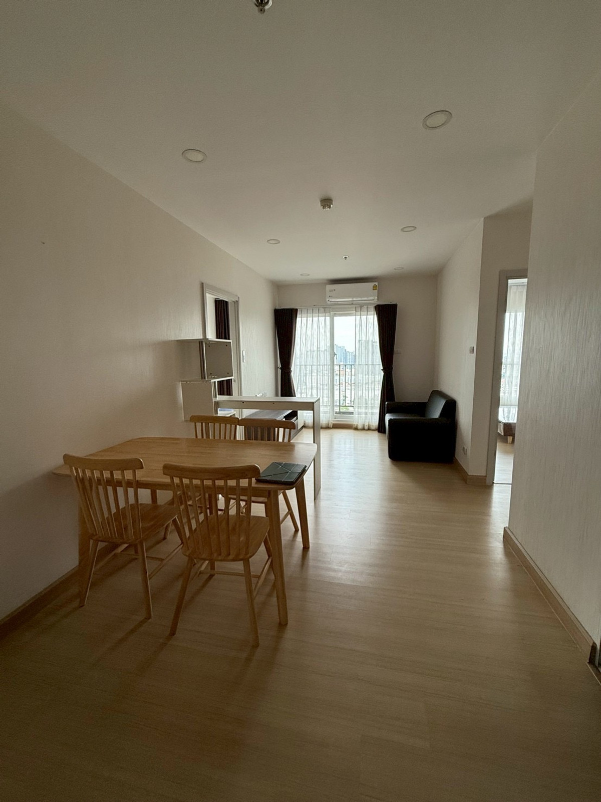 For RentCondoRamkhamhaeng, Hua Mak : For rent, Supalai Veranda Ramkhamhaeng, room size 59 sq m, building b, 26th floor, east side, complete with furniture and electrical appliances, ready to move in.