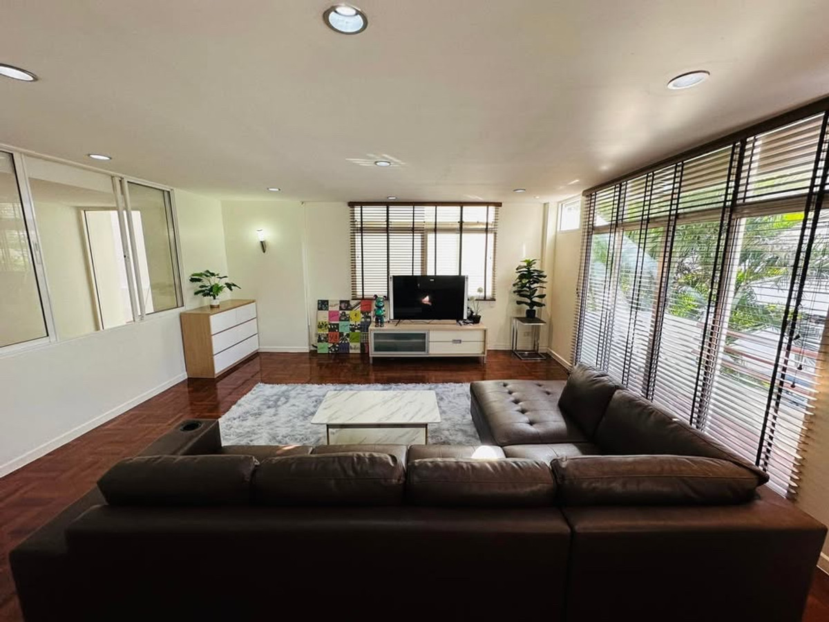 For RentTownhomeSukhumvit, Asoke, Thonglor : Baan Now 5 bedrooms, 5 bathrooms, Sukhumvit 31, Please Contact: 0828944624