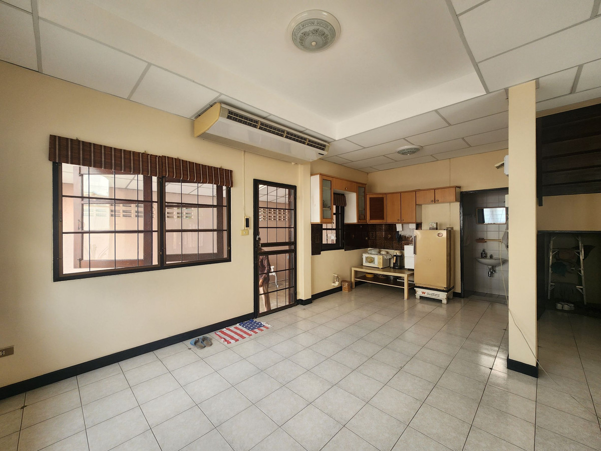 ขายนนทบุรี บางใหญ่ บางบัวทอง : 95725 - ขายบ้านแฝด 2 ชั้น โครงการซื่อตรง รัตนาธิเบศร์ - ไทรม้า บ้านเปล่าสภาพดี พร้อมให้เจ้าของใหม่ตกแต่งหรือรีโนเวทต่อได้ตามสไตล์