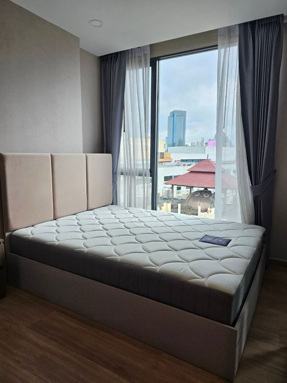 ขายคอนโดพระราม 9 เพชรบุรีตัดใหม่ RCA : ขายคอนโด ลอยด์ ศูนย์วิจัย - ทองหล่อ (LLOYD Soonvijai - Thonglor) ห้องมุม