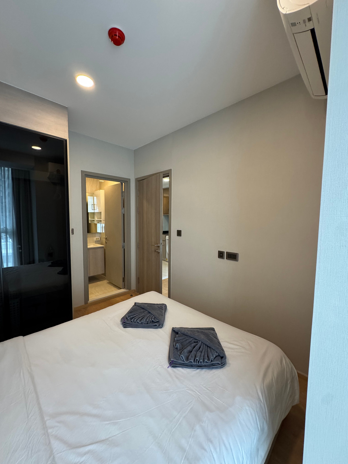 ให้เช่าคอนโดสุขุมวิท อโศก ทองหล่อ : **FOR RENT: Chewathai Residence Thonglor | 1 Bed (33sqm) | Closed Kitchen | Private View 🌿 Only 27,000 THB! negotiable**