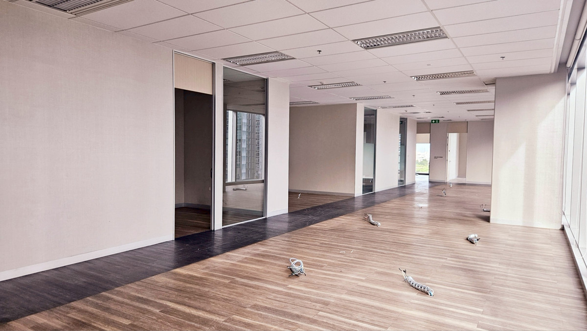 For RentOfficeRatchadapisek, Huaikwang, Suttisan : Office for rent AIA Capital Center Ratchadaphisek 318.59 sq m., 8th floor.