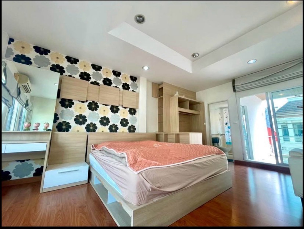 For RentTownhomeThaphra, Talat Phlu, Wutthakat : House for rent, Klang Muang, Sathorn, Taksin, 1 project, near BTS Wutthakat.