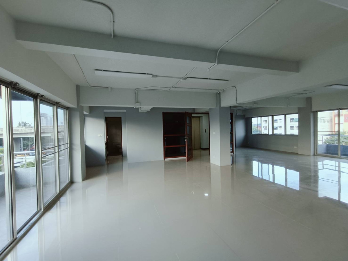 ให้เช่าสำนักงานพระราม 9 เพชรบุรีตัดใหม่ RCA : 🔰New ให้เช่า สำนักงาน Office for Rent ติดถนนเอกมัยพระราม9 ทำเลดี เดินทางสะดวก 