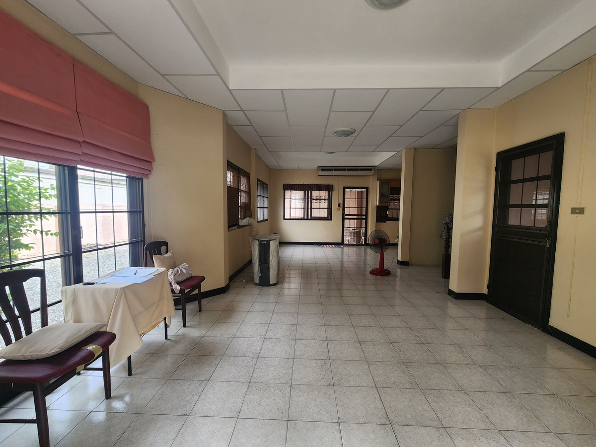 ขายนนทบุรี บางใหญ่ บางบัวทอง : 95725 - ขายบ้านแฝด 2 ชั้น โครงการซื่อตรง รัตนาธิเบศร์ - ไทรม้า บ้านเปล่าสภาพดี พร้อมให้เจ้าของใหม่ตกแต่งหรือรีโนเวทต่อได้ตามสไตล์