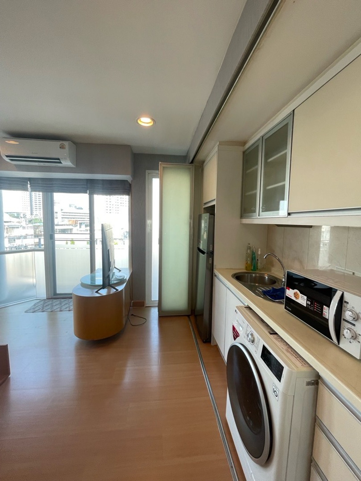 ให้เช่าคอนโดสีลม ศาลาแดง บางรัก : The Bangkok ถนนทรัพย์ (The Bangkok Thanon Sub  MRT สามย่าน ห้องมุม @bhumdevelopment