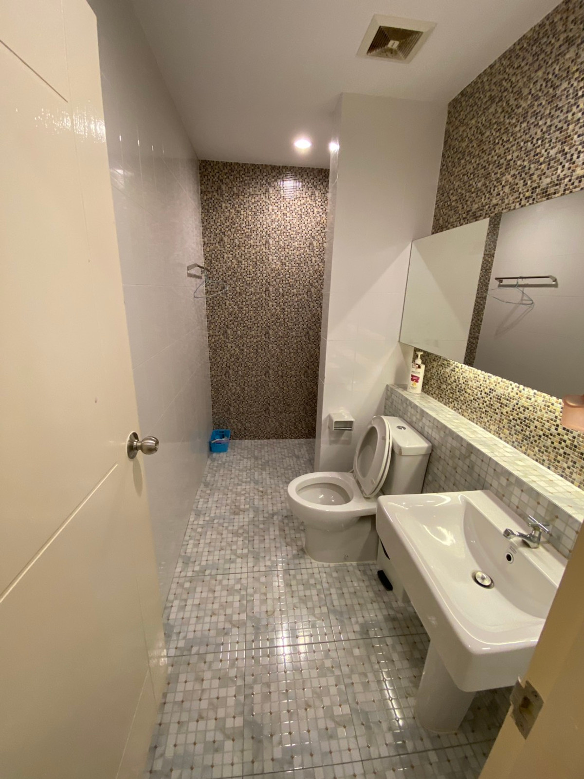 ขายทาวน์โฮมมีนบุรี-ร่มเกล้า : Nalin Grand Avenue Wongwean - Rama 9 / 3 ห้องนอน (ขาย), นลิน แกรนด์ อเวนิว วงแหวน - พระราม 9 / 3 Bedrooms (FOR SALE) AA606