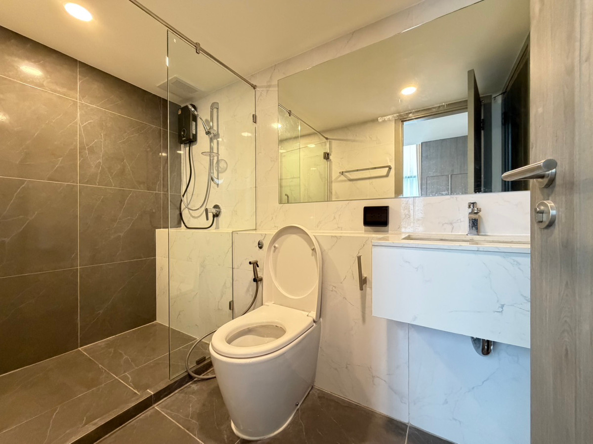 For RentCondoPinklao, Charansanitwong : 🏢 For Rent (Not Pet Friendly): Origin Plug and Play Sirindhorn 🛏 Type: 1 bedroom, 1 bathroom 📏 Size: 55 sq m. 💰 Price: 25,000 baht/month 📍 Location: Near the BTS, convenient travel.