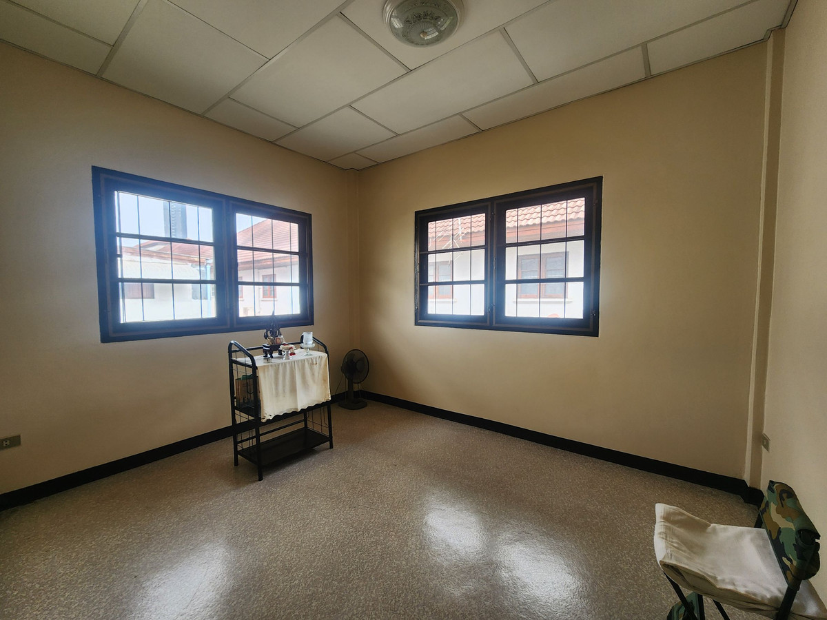 ขายนนทบุรี บางใหญ่ บางบัวทอง : 95725 - ขายบ้านแฝด 2 ชั้น โครงการซื่อตรง รัตนาธิเบศร์ - ไทรม้า บ้านเปล่าสภาพดี พร้อมให้เจ้าของใหม่ตกแต่งหรือรีโนเวทต่อได้ตามสไตล์