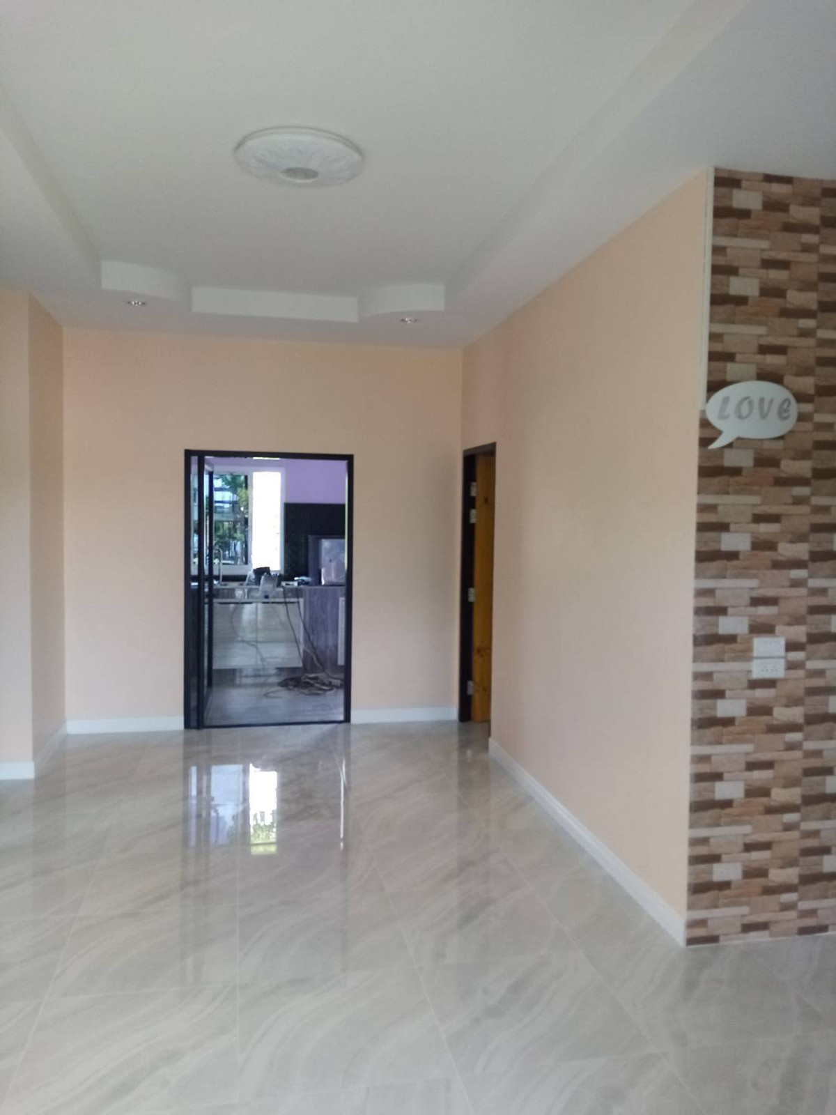 บ้านนครปฐม : 💥 ขายบ้านใหม่บนที่ดินใหญ่  เมืองนครปฐม (ที่ดินเกือบครึ่งไร่กว่าแบบนี้ หายากมาก!)  บรรยากาศเหมือนรีสอร์ทส่วนตัว  ล้อมรอบด้วยต้นไม้ใหญ่ ลมดีทั้งวัน เงียบสงบ เป็นส่วนตัวมาก บ้านตั้งบนที่ดอน น้ำไม่ท่วม