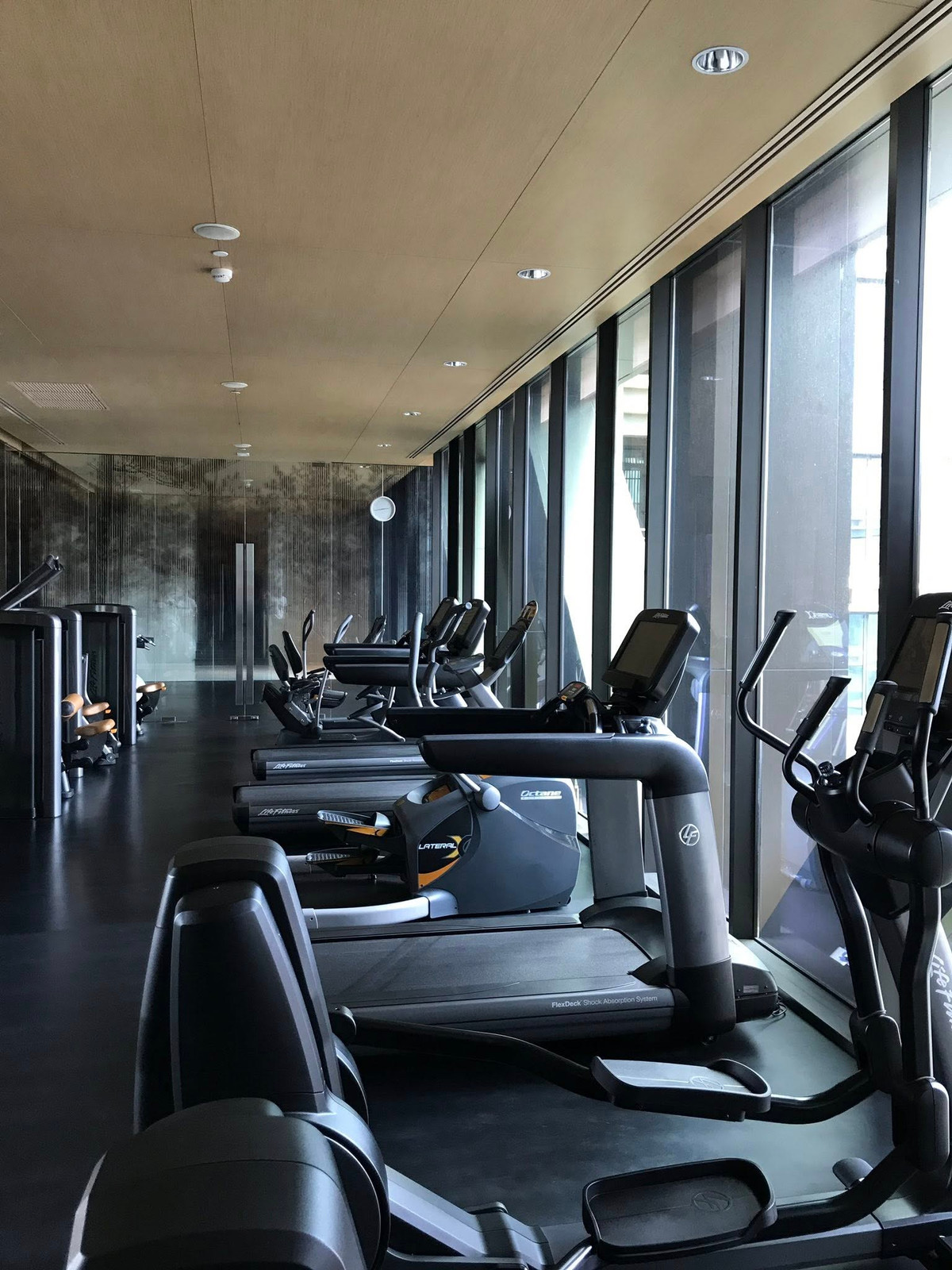 For RentCondoWitthayu, Chidlom, Langsuan, Ploenchit : 🌇✨ Condo for rent, Type Studio - Sindhorn Residence, Lang Suan area.