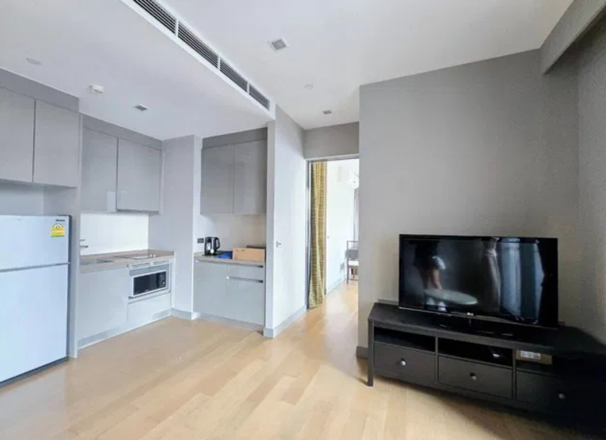 For RentCondoSilom, Saladaeng, Bangrak : M Silom 45 sq.m. Please add LINE ID @806qphgn o8415o5483