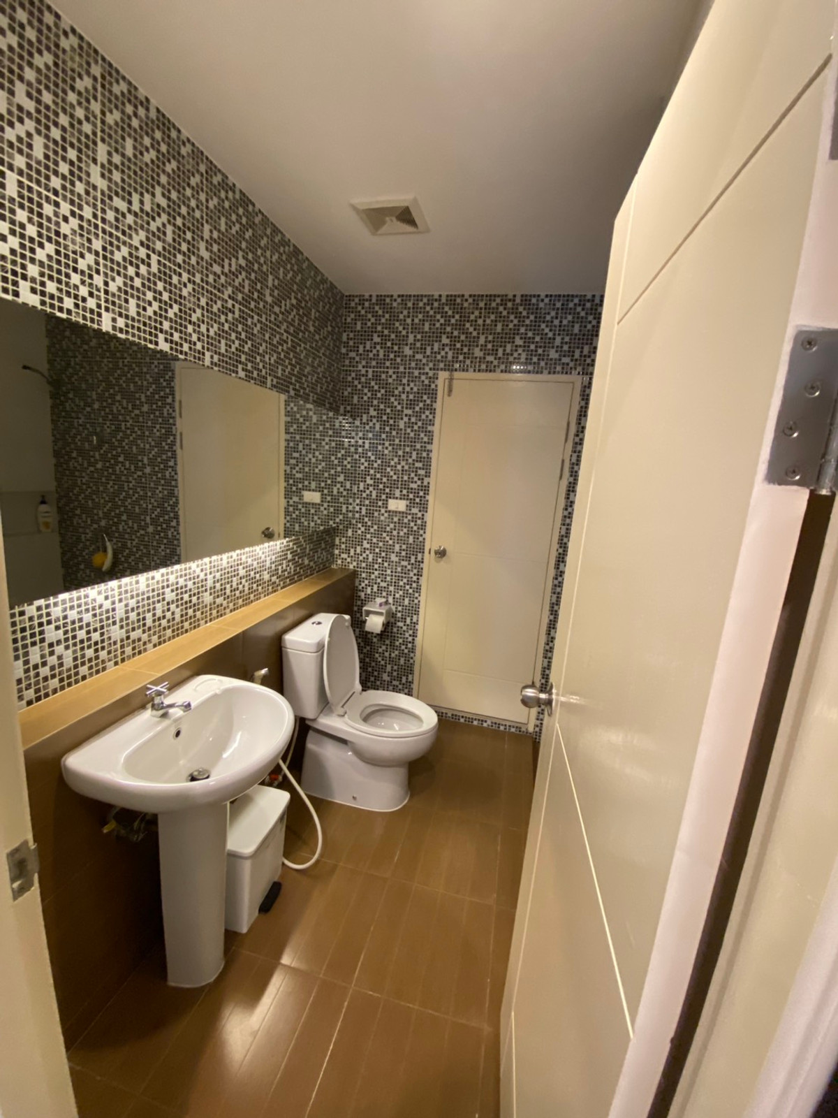 ขายทาวน์โฮมมีนบุรี-ร่มเกล้า : Nalin Grand Avenue Wongwean - Rama 9 / 3 ห้องนอน (ขาย), นลิน แกรนด์ อเวนิว วงแหวน - พระราม 9 / 3 Bedrooms (FOR SALE) AA606