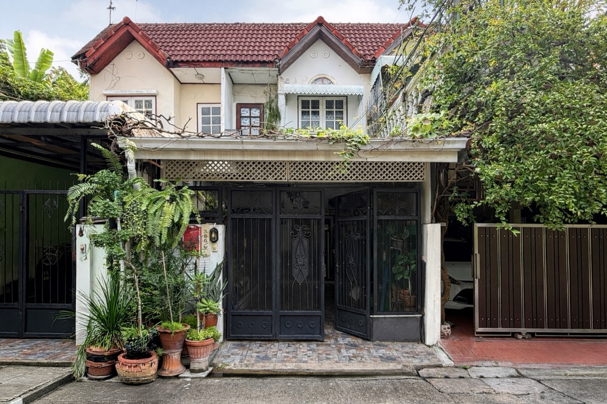 For SaleTownhomeChokchai 4, Ladprao 71, Ladprao 48, : Urgent sale📍 2-story townhouse, Lat Phrao 87, Intersection 12, price only 2.39 (price negotiable)